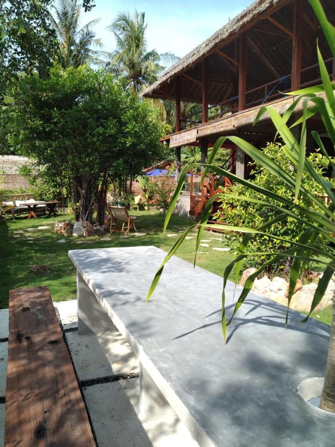 Basa-Basi Lodge Karimunjawa Exterior photo