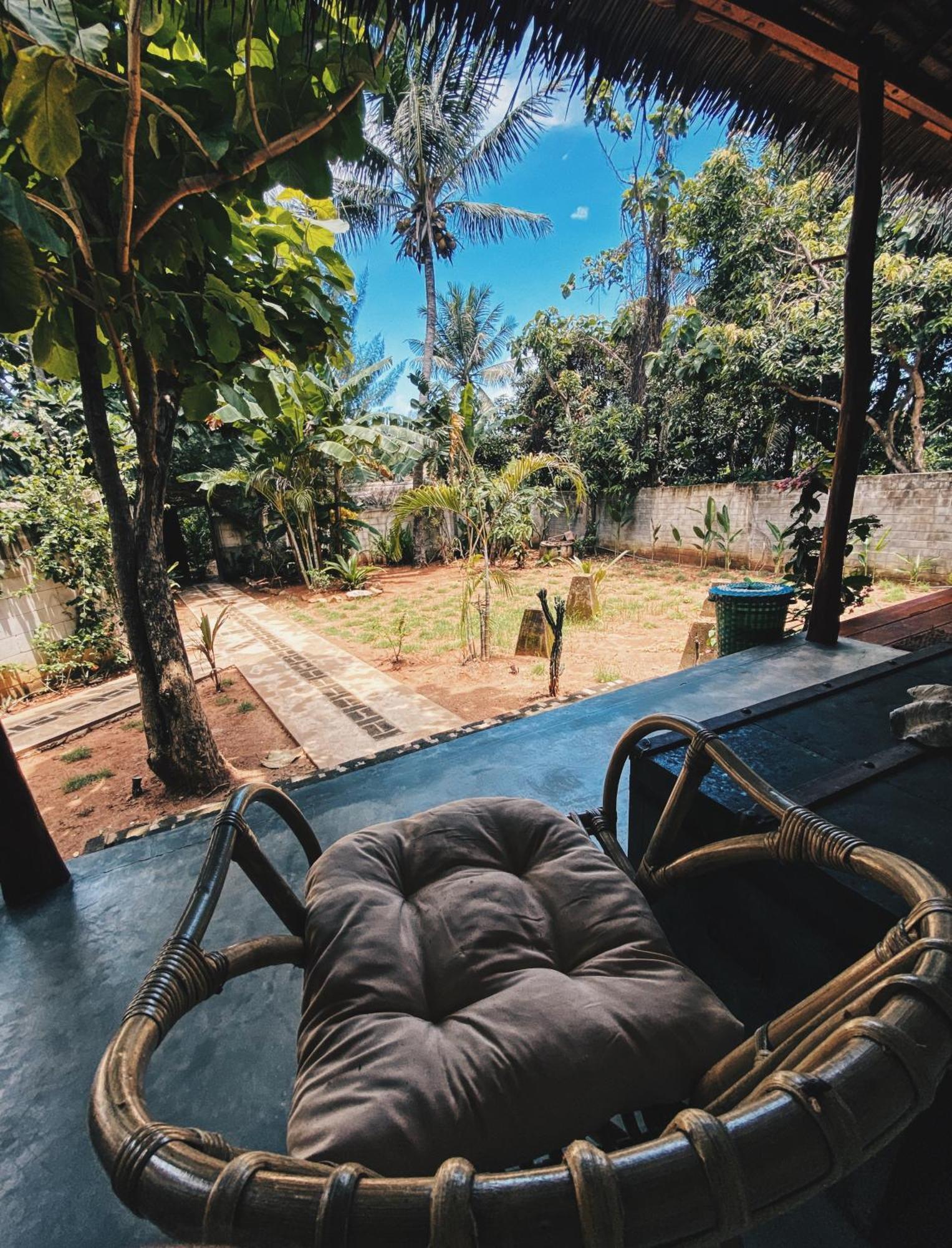 Basa-Basi Lodge Karimunjawa Exterior photo