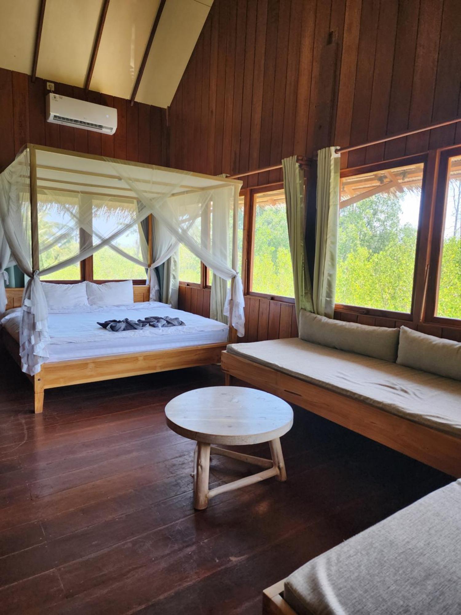 Basa-Basi Lodge Karimunjawa Exterior photo