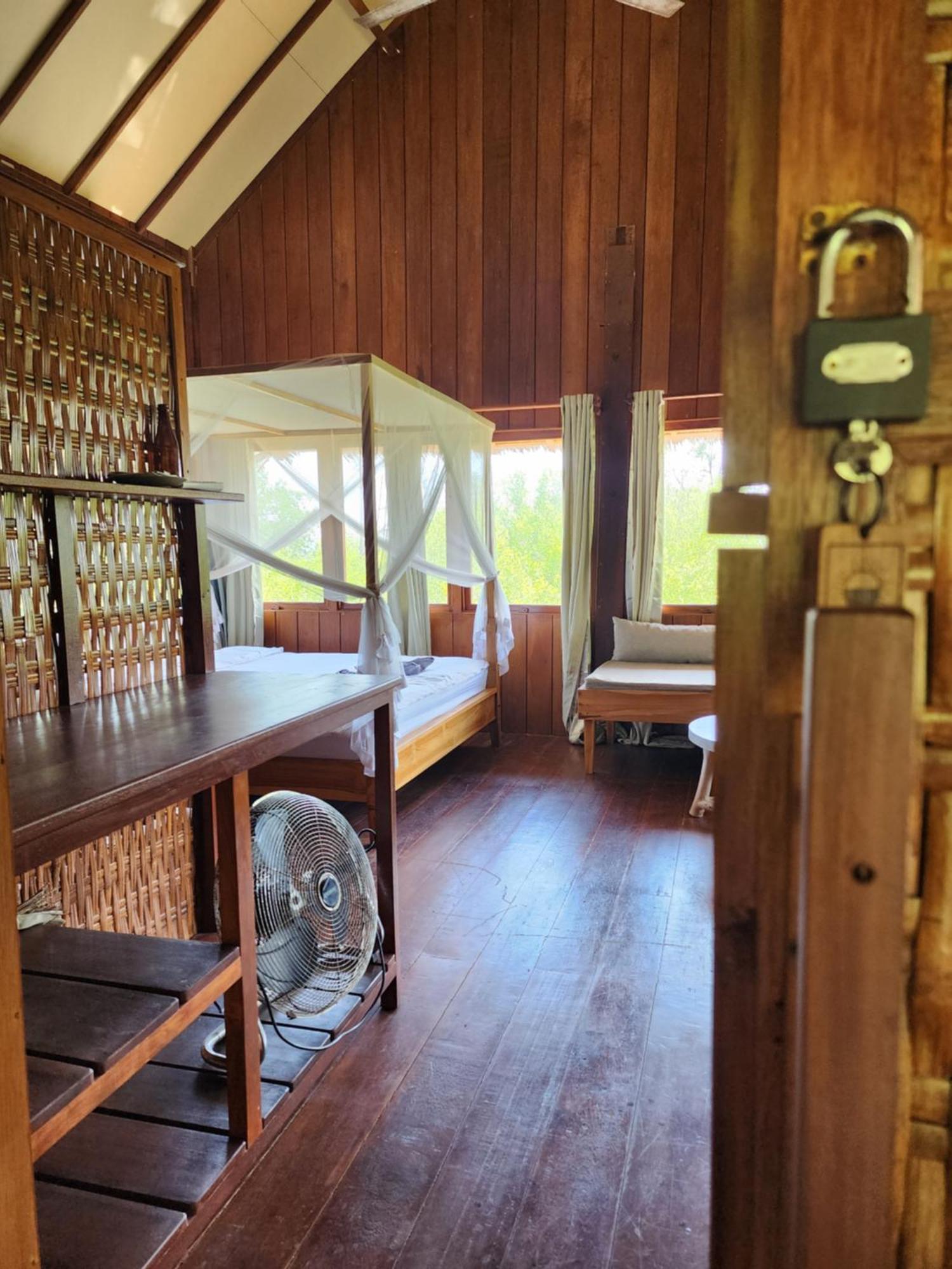 Basa-Basi Lodge Karimunjawa Exterior photo