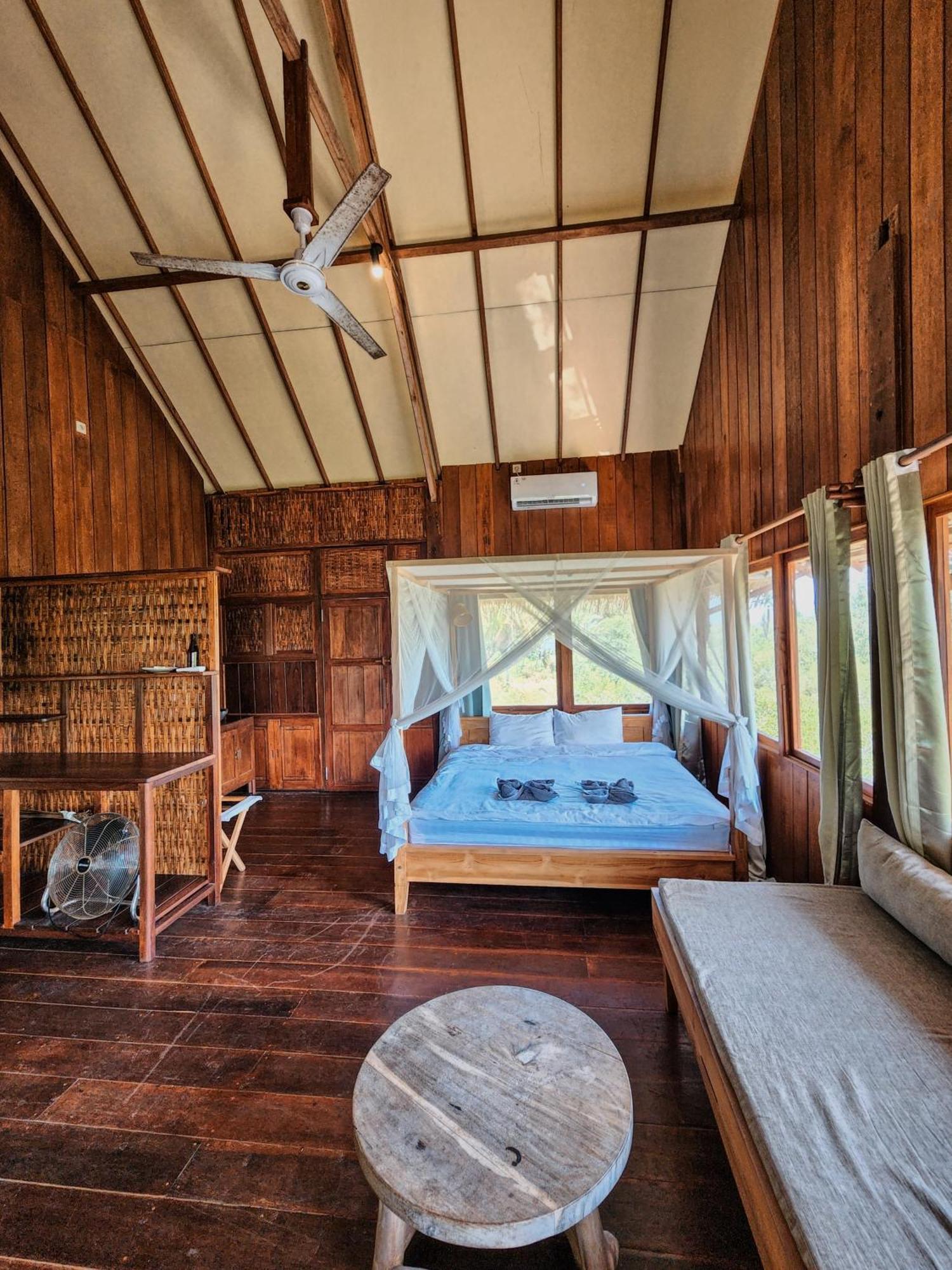 Basa-Basi Lodge Karimunjawa Exterior photo